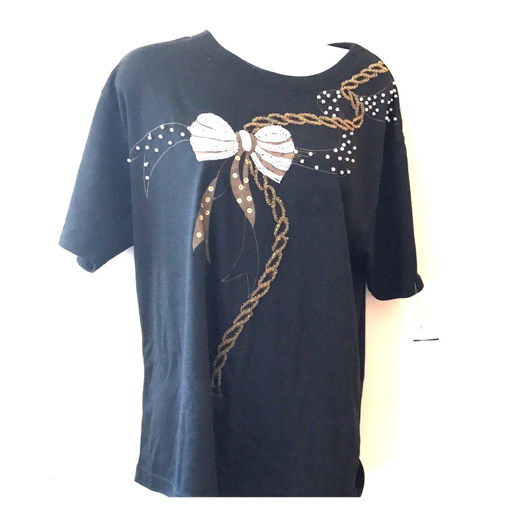 Victoria Harbor vintage pearl top in black with bow 90’s style graphic tee